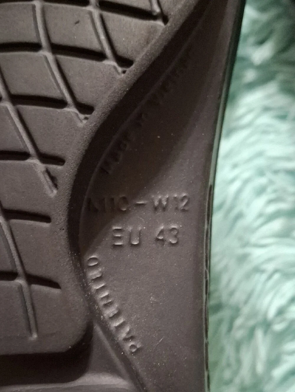 OOFOS cushioned slides